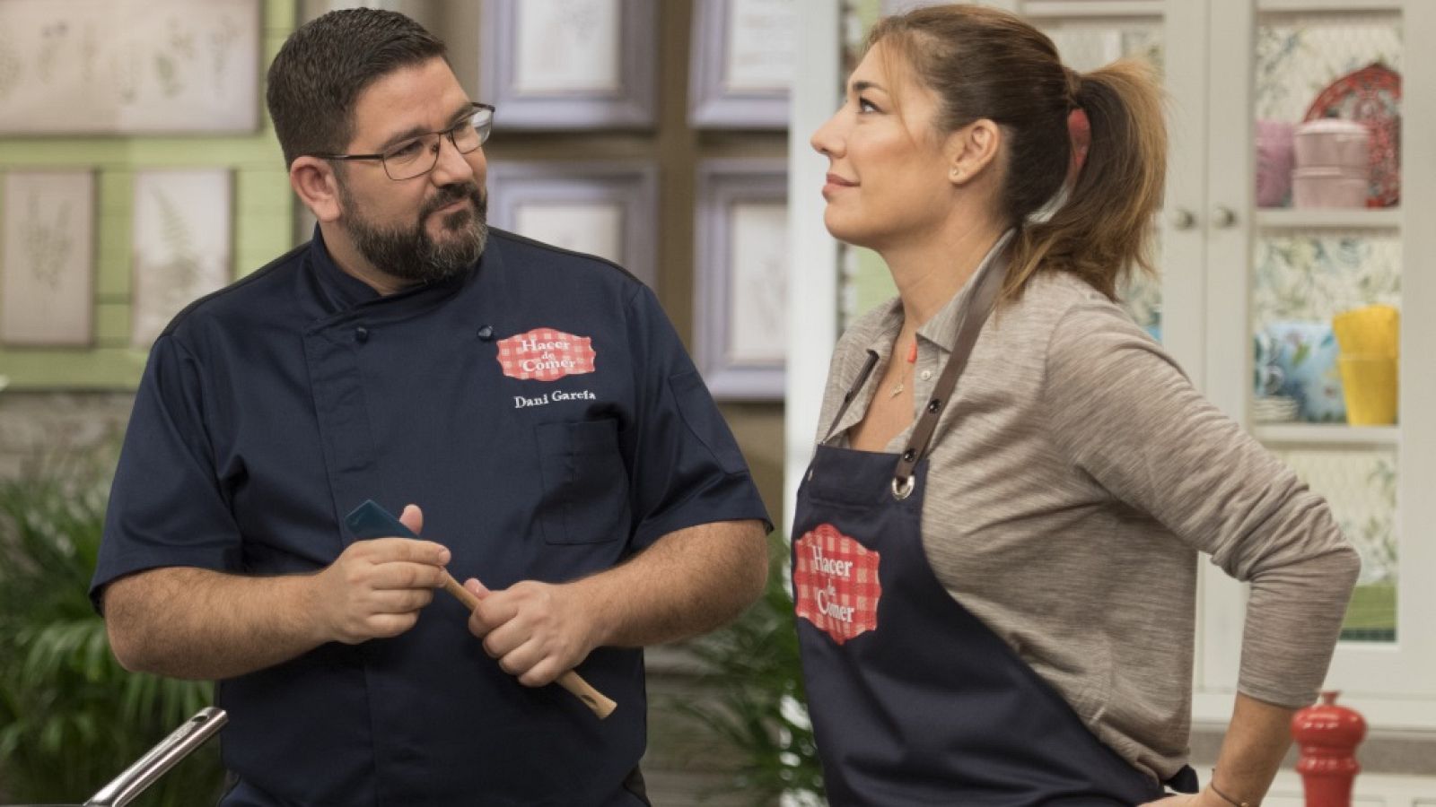 Hacer de comer - Guisantes con panceta y congrio encebollado - ver ahora