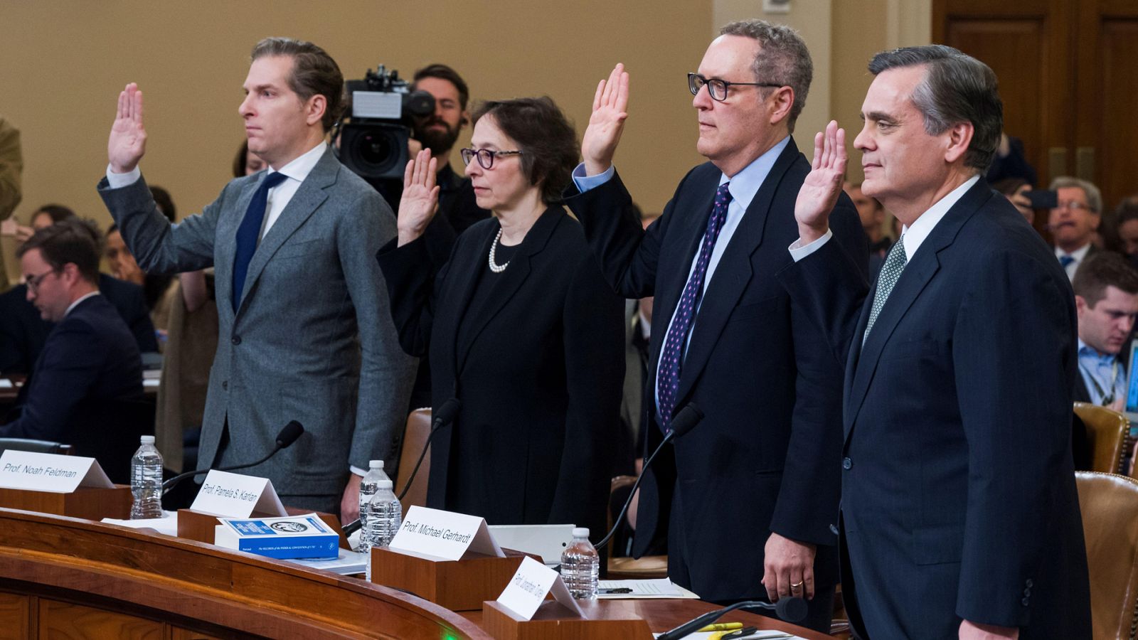 Tres juristas coinciden en que Trump abusó de su poder con Ucrania