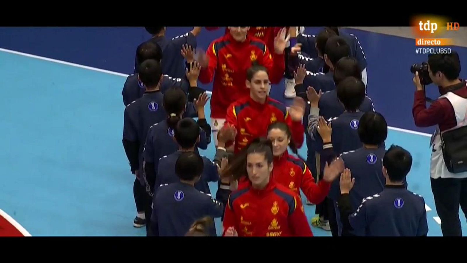 La exjugadora de balonmano y comentarista de TVE analiza junto a Ángel Cárceles las opciones de España antes del importante duelo frente a Montenegro.