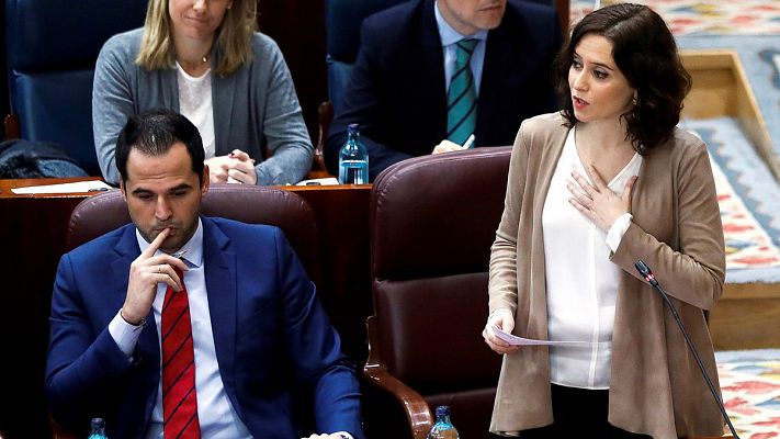 Telediario 1 - Ayuso acusa a Vox de racista por su posición frente a los 'menas' y se desata la tensión entre ambos partidos