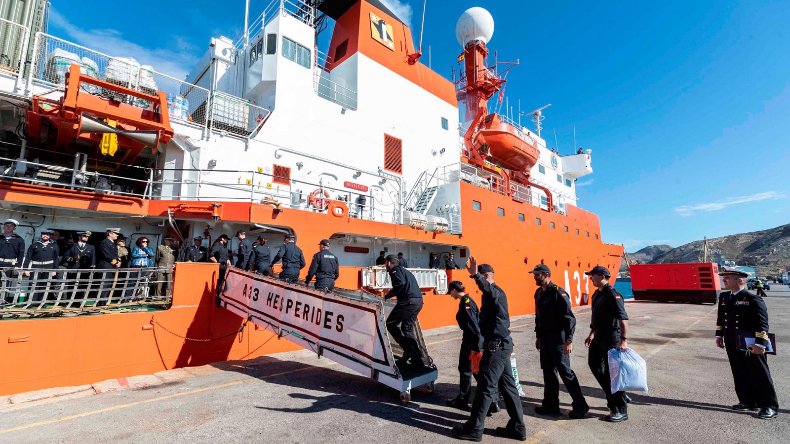 El Hespérides inicia una expedición de seis meses para estudiar el cambio climático en la Antártida - RTVE.es