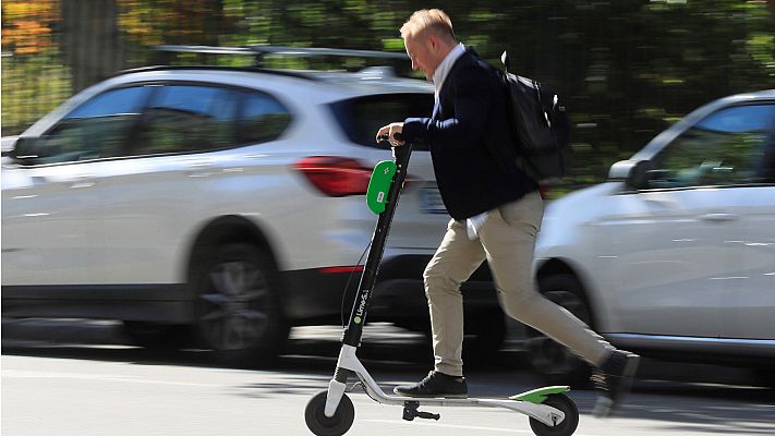 Telediario 1 - Hasta 1.000 euros de multa por conducir un patinete eléctrico bajo los efectos del alcohol