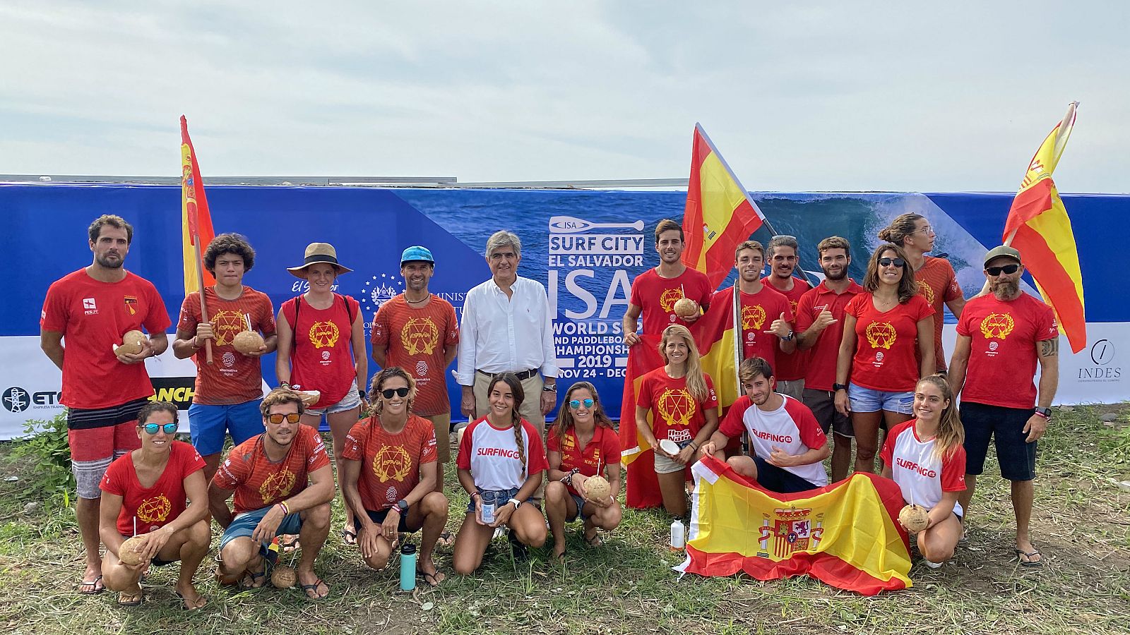 España logra la plata por equipos el Mundial de SUP de El Salvador