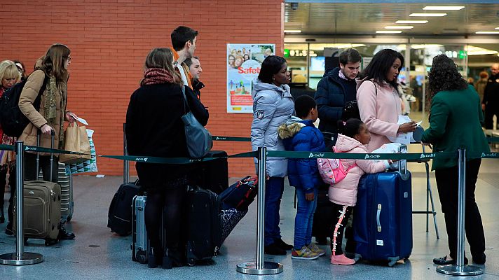 Telediario 1 - Más de 11.000 usuarios de Renfe afectados por los paros convocados en el puente de diciembre