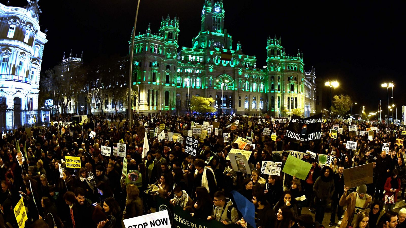 Multitudinaria marcha contra el cambio climático en Madrid