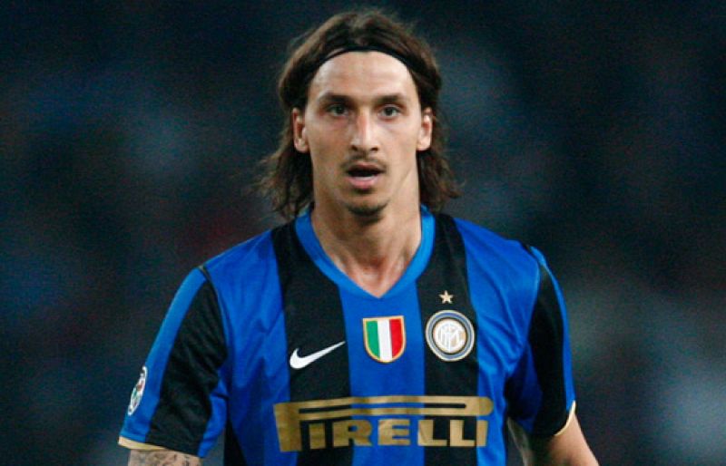 El delantero que quería el Barça ya tiene nombre: Zlatan Ibrahimovic. El Barça se ha hecho con los servicios del sueco a cambio de Samuel Eto'o, 40 millones de euros y la cesión de un año de Hleb.