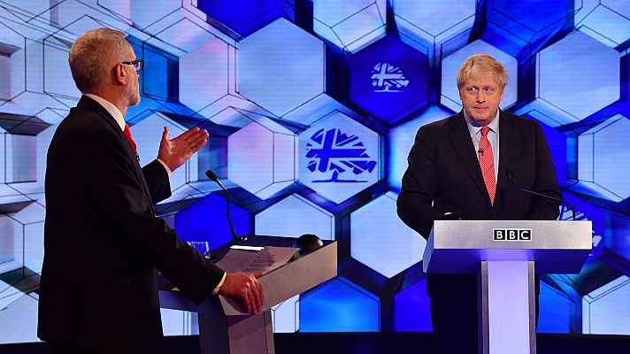 El 'Brexit' es el tema estrella del último cara a cara electoral entre Johnson y Corbyn