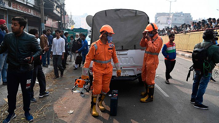 Más de 40 muertos en un incendio en una fábrica de Nueva Delhi