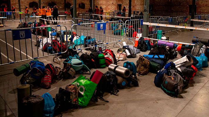 Cientos de personas se unen a la 'Gran Dormida' en Madrid para visibilizar a las personas sin hogar