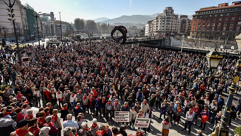 Los jubilados alcanzan 100 semanas de concentraciones en Bilbao por el futuro de las pensiones