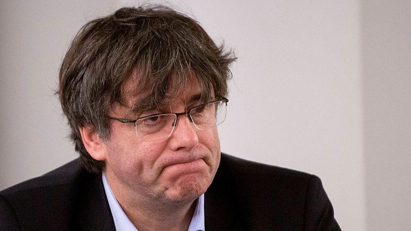 Un grupo de personas increpan a Carles de Puigdemont en Bruselas 