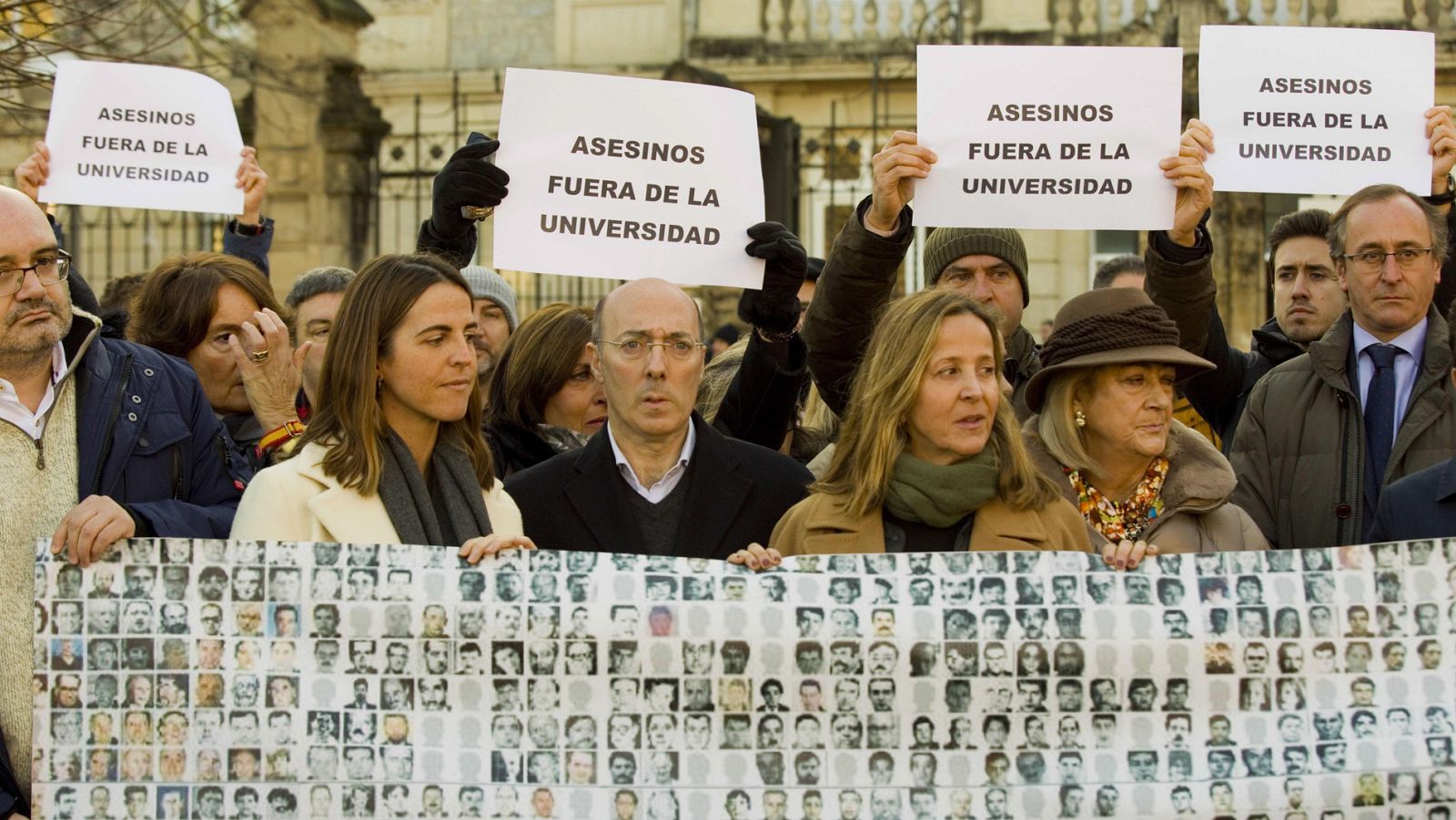 Víctimas de ETA claman contra la conferencia de un expreso de la banda en la Universidad del País Vasco