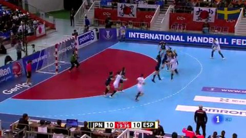 La selección española femenina de balonmano selló su clasificación para los torneos preolímpicos, el objetivo con el que arrancó el Mundial, y se jugará mañana ante Rusia el pase a las semifinales, tras imponerse este martes por 31-33 A Japón.