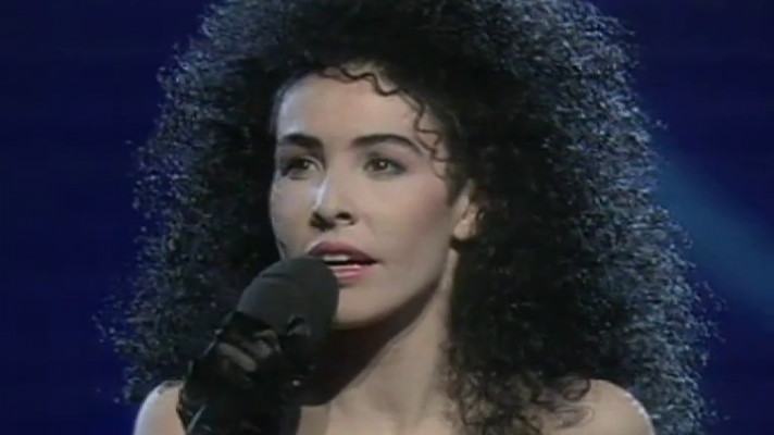 Nina interpreta "Nacida para amar" el Eurovisión de 1989