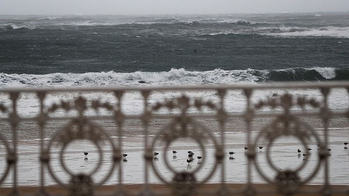 Numerosas incidencias en el País Vasco por el temporal de viento y olas