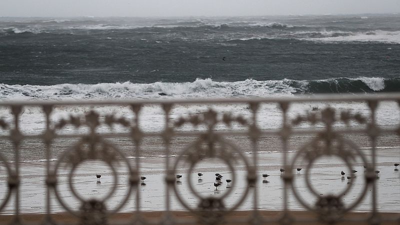 Numerosas incidencias en el País Vasco por el temporal de viento y olas