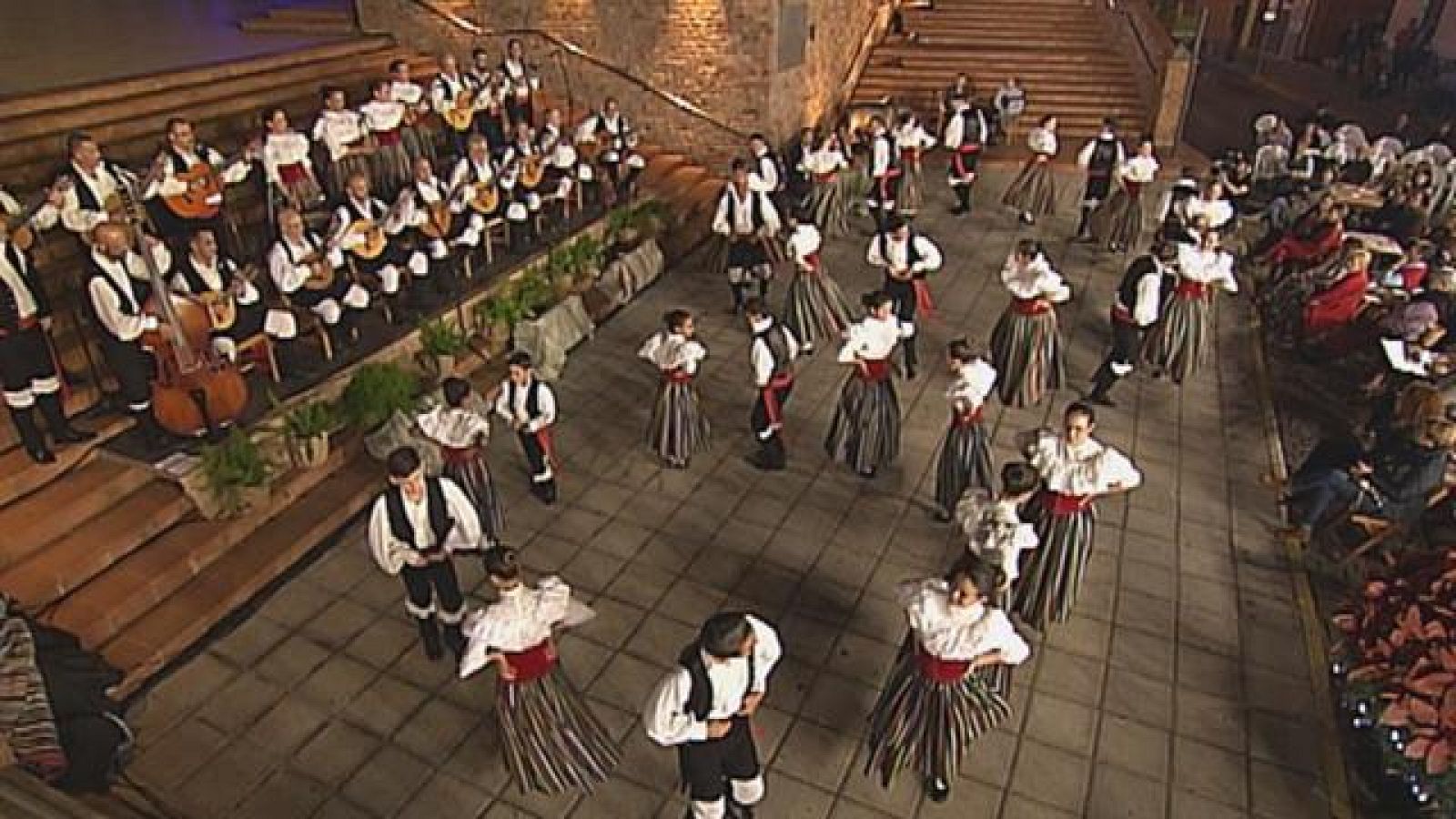 Tenderete -  15/12/2019 Con Coros y Danzas de Ingenio y el timplista lanzaroteño Daniel Viñoly - Tenderete | Ver