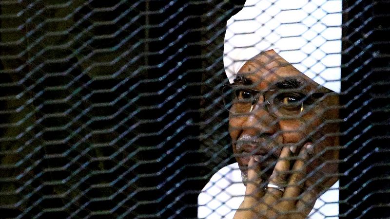 Un tribunal condena al expresidente de Sudán Al Bashir a dos años de confinamiento por corrupción