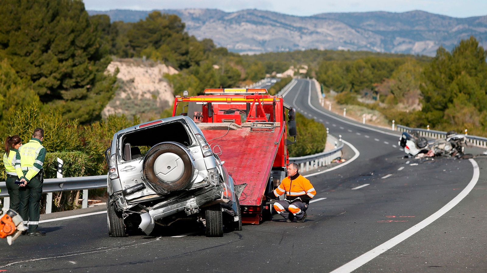 Un coche en sentido contrario causa una colisión con dos muertos en Alicante