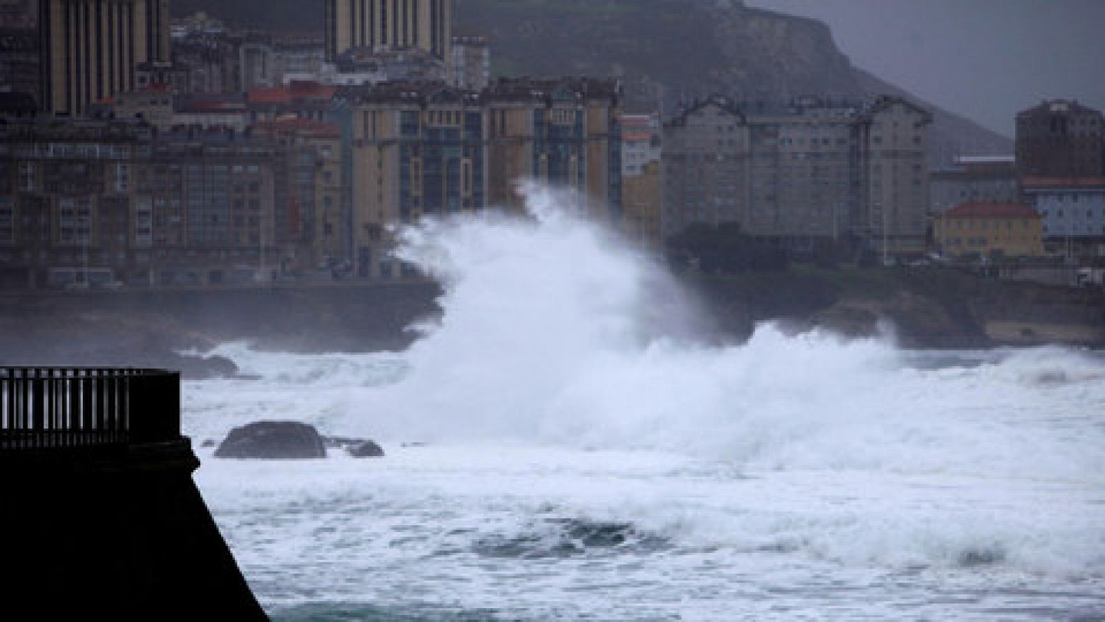 Un total de 19 provincias en aviso  por aludes, fenómenos costeros, lluvias o viento - RTVE.es