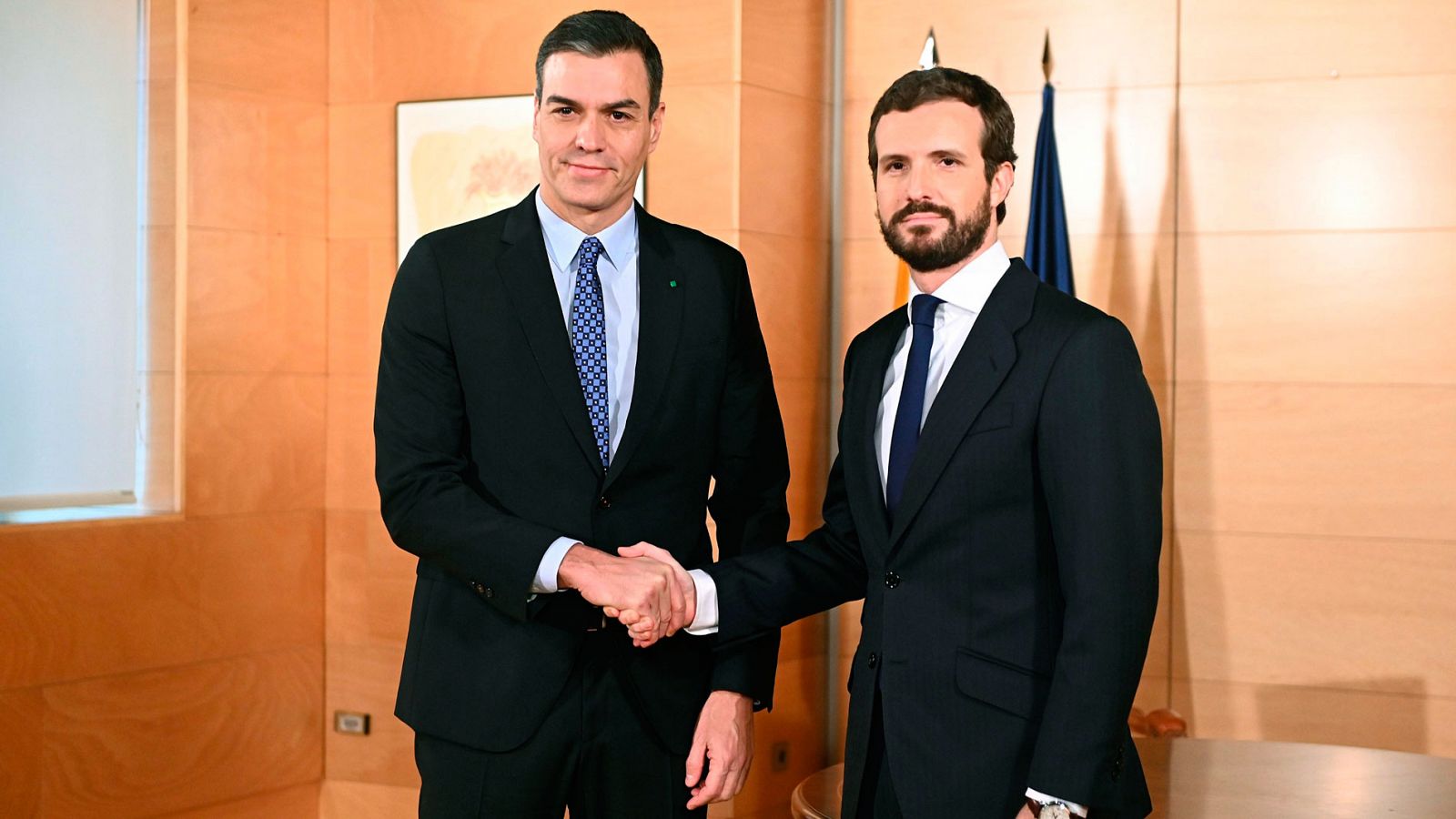 Casado asegura que el PP no puede abstenerse ante "un gobierno del PSOE y de los comunistas de Podemos" - RTVE.es