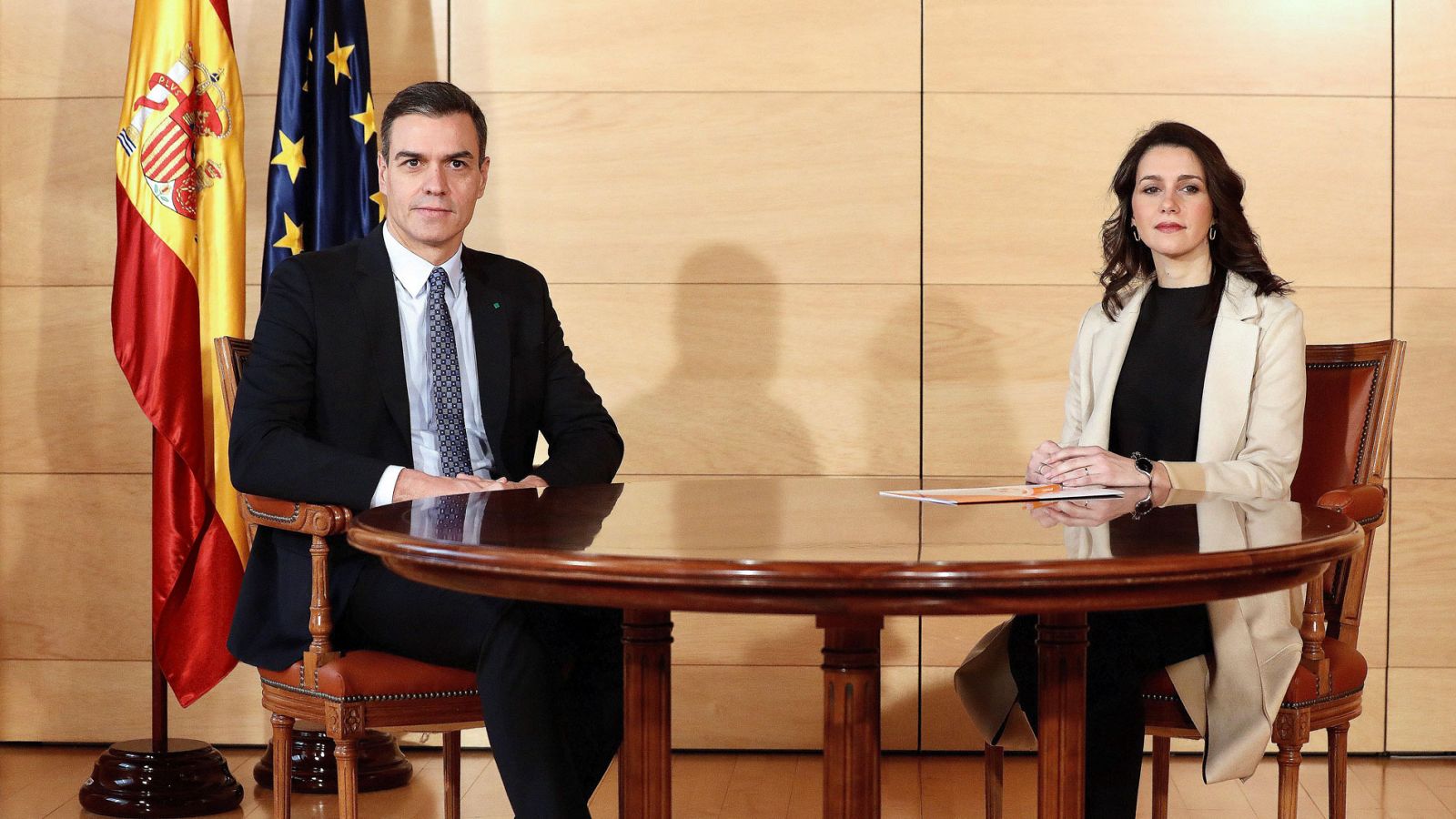 Arrimadas ofrece un acuerdo "constitucionalista" con cuatro puntos para un Gobierno "moderado" - RTVE.es
