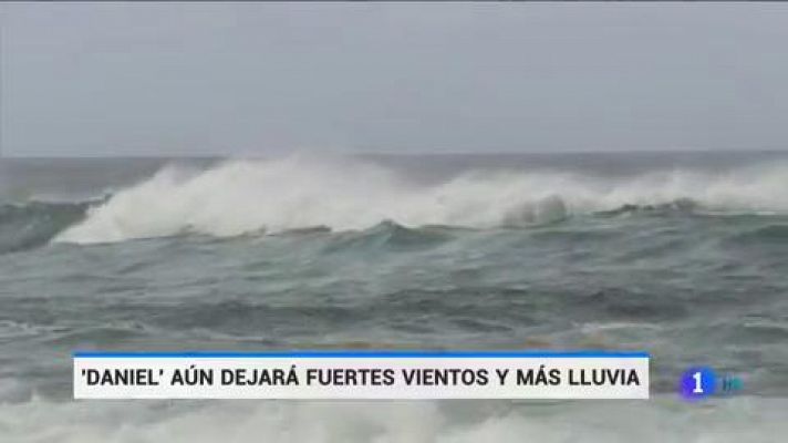 Telediario 1 - La borrasca Daniel mantiene en alerta a 34 provincias