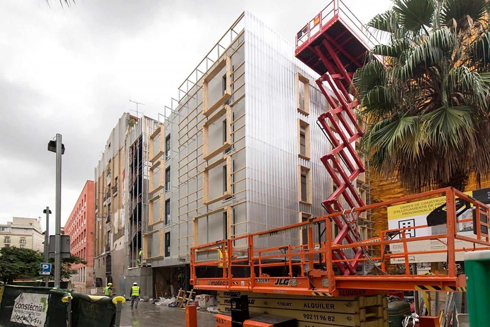 Barcelona estrena los 'contenedores habitables' para personas en riesgo de exclusión - RTVE.es | Ver