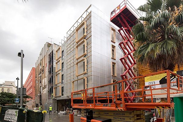 Telediario 1 - Barcelona estrena los 'contenedores habitables' para personas en riesgo de exclusión