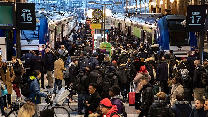 Telediario 1 - Comerciantes franceses temen que las protestas contra la reforma de las pensiones afecte a la campaña de Navidad