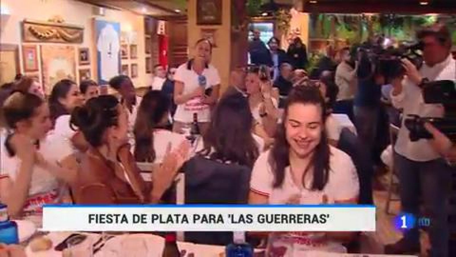 Telediario 1: Fiesta de plata para las Guerreras del balonmano español | RTVE Play