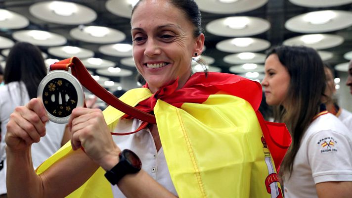 Telediario 1 - Fiesta de plata para las Guerreras del balonmano español