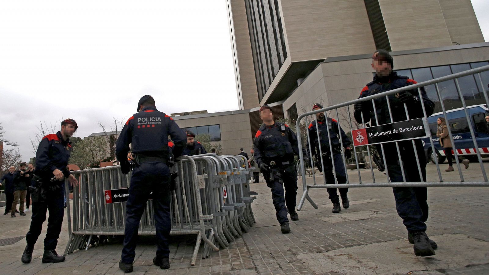 Calles cortadas y desvíos de transporte público en Barcelona por el operativo de seguridad del Barça-Madrid