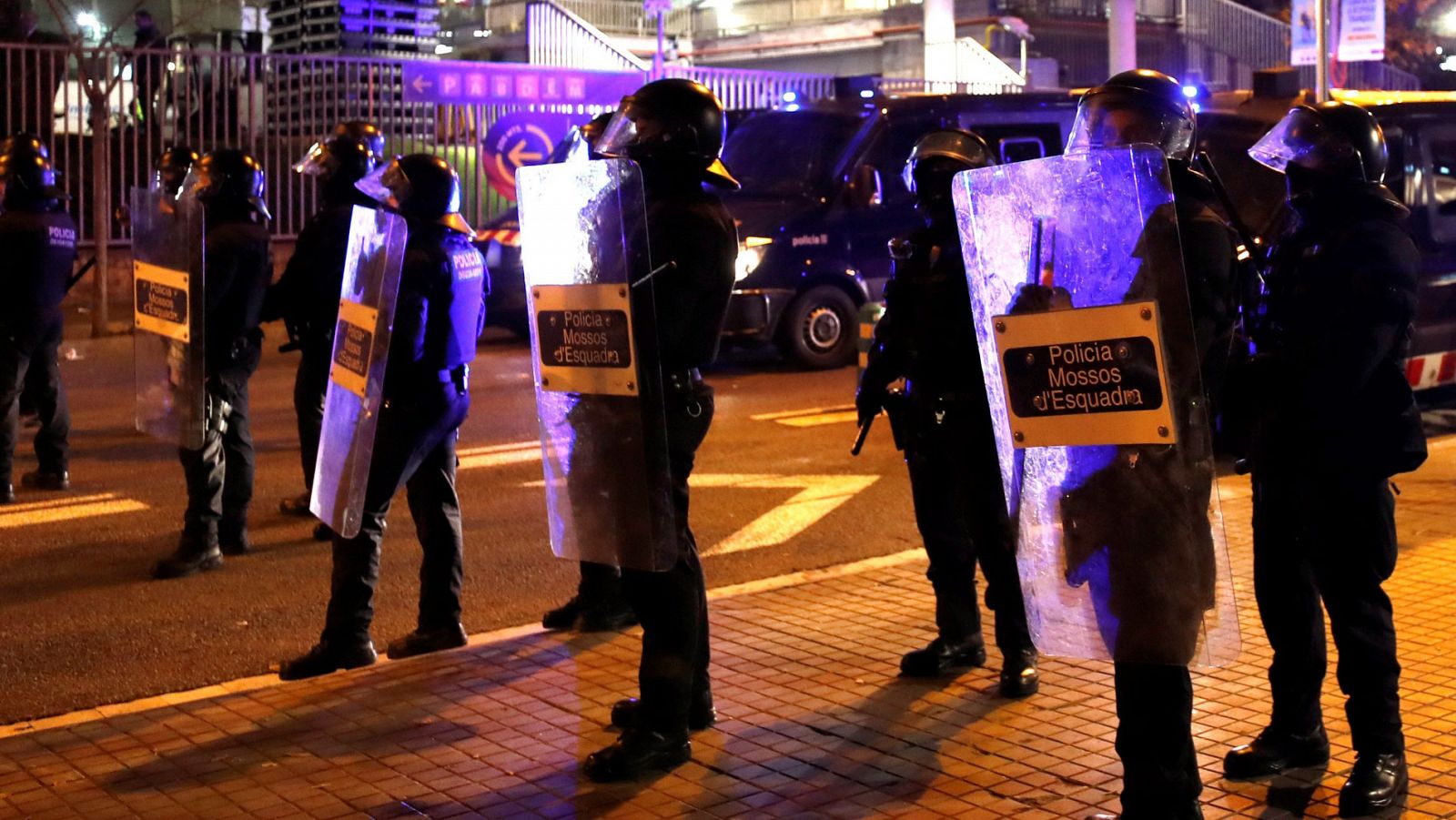 Cargas policiales en las inmediaciones del Camp Nou durante la protesta de Tsunami Democràtic