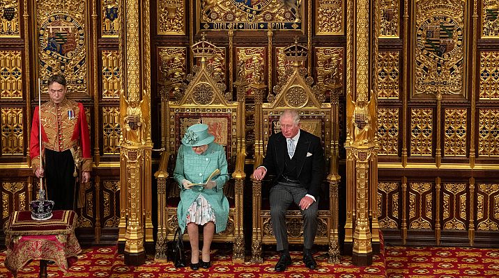 El 'Brexit', objetivo de Johnson, en boca de la reina