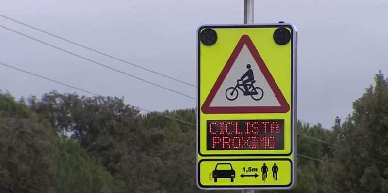 Un sistema detecta si hay ciclistas en la vía y avisa a los conductores