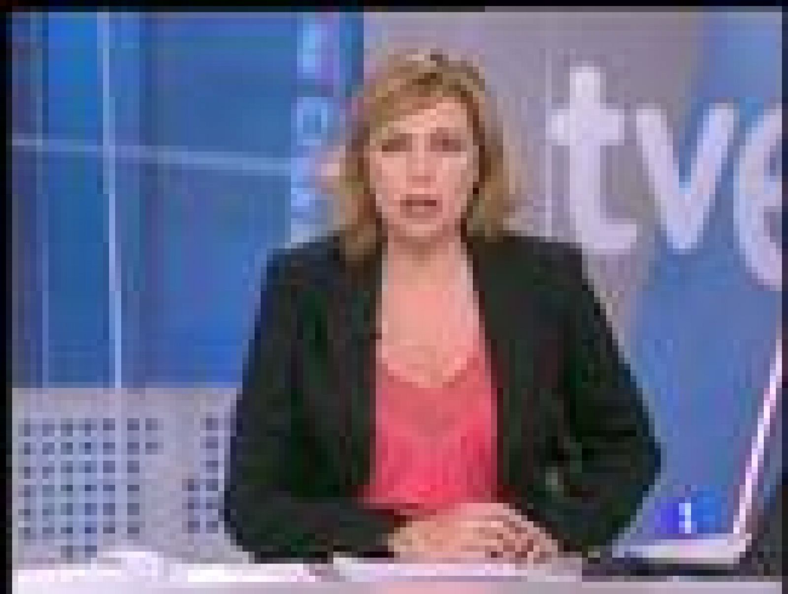 700 personas evacuadas por un incendio en Cádiz | Ver