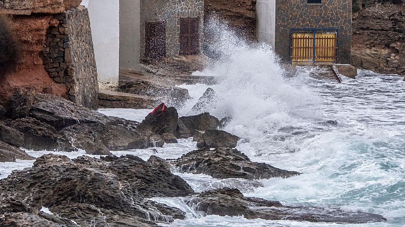 La borrasca 'Elsa' da sus últimos coletazoss y entra 'Fabien' con más viento, lluvia y oleaje