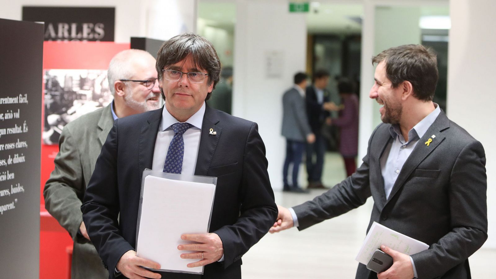 Catatluña: Puigdemont entra al Parlamento Europeo: "La justicia europea dice que somos eurodiputados" - RTVE.es
