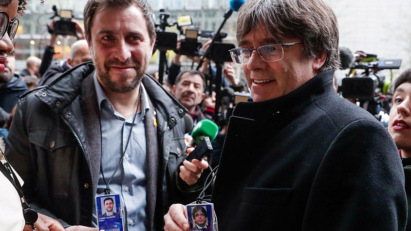 Puigdemont y Comín recogen sus acreditaciones provisionales como eurodiputados