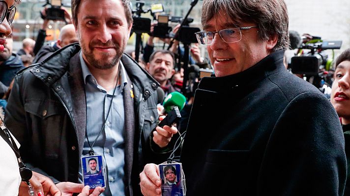 Telediario 1 - Puigdemont y Comín recogen su acreditación provisional como eurodiputados tras la sentencia de Junqueras