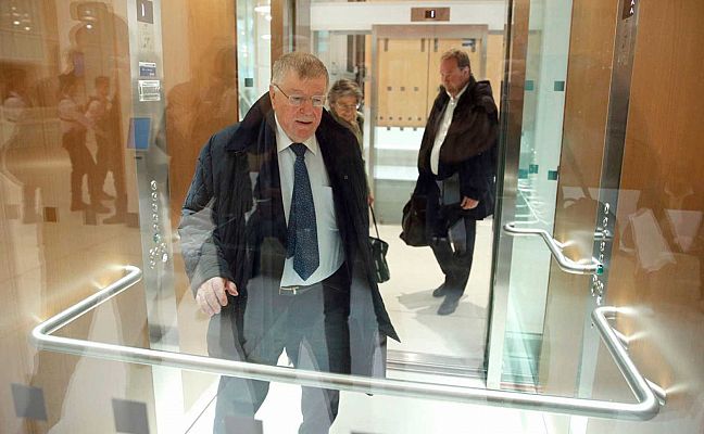 Telediario 1 - La Justicia francesa condena por "acoso moral" a France Télécom y su excúpula en el caso de los suicidios