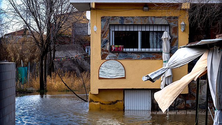 Telediario 1 - La borrasca Fabien llega a la Península con vientos huracanados y lluvias intensas