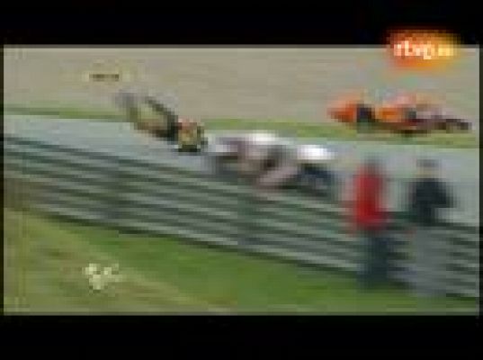  - Márquez se va al suelo