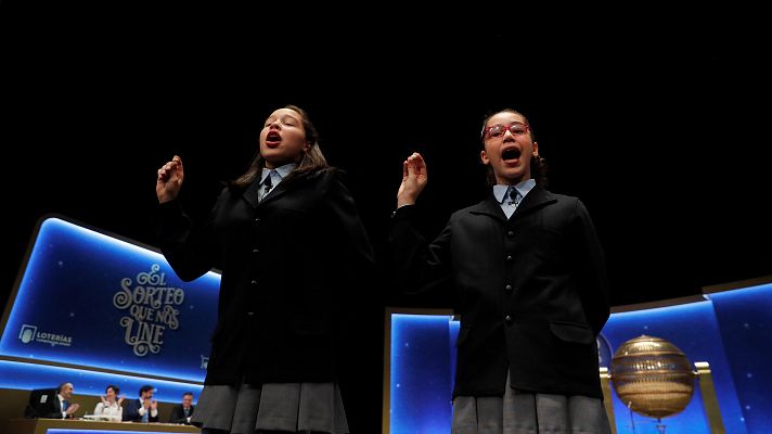 Telediario 1 - Noura y Elisabeth cantan el Gordo a los diez minutos