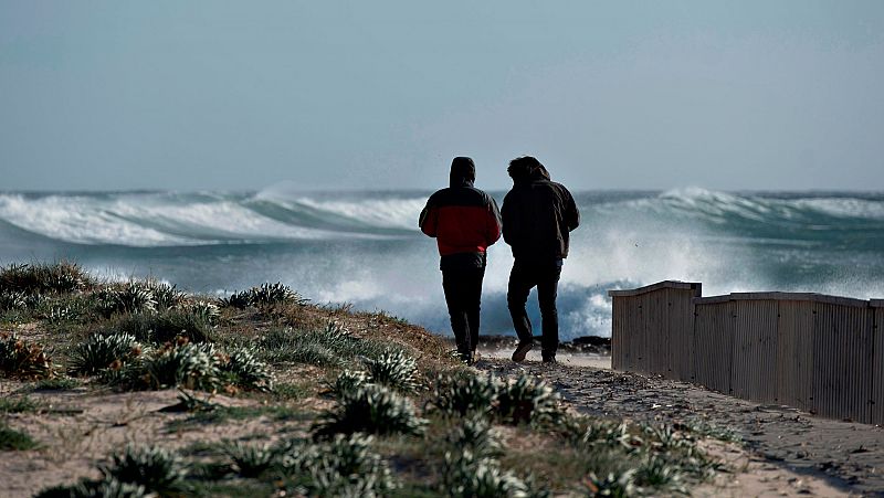 El temporal Fabien mantiene en alerta a todo el país, con rachas de viento que han llegado a 180 kilómetros por hora