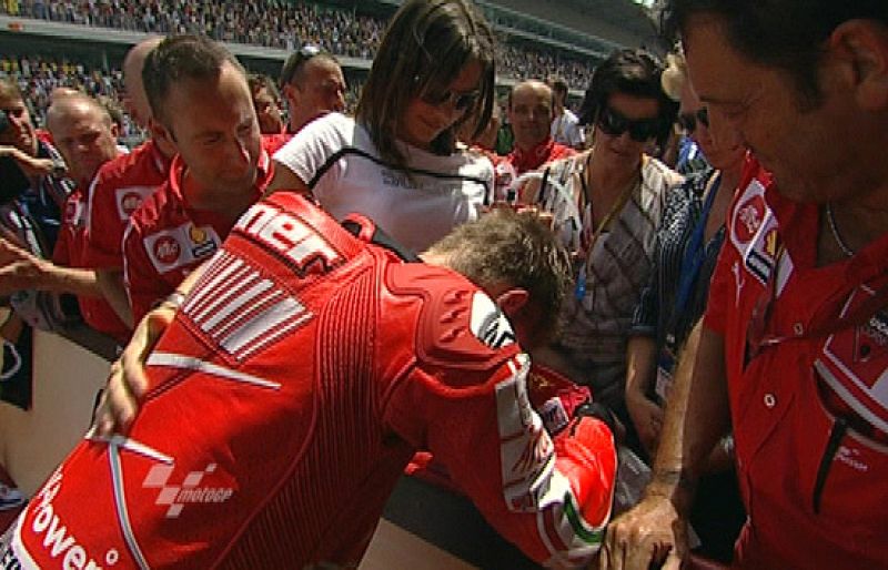 Desde el GP de Catalunya, Stoner sufre síntomas de agotamiento físico y mareos.