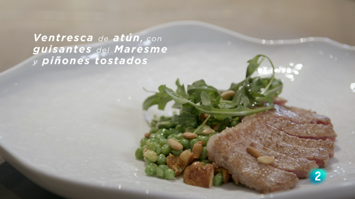 Receta de ventresca de atún con rúcula y piñones tostados