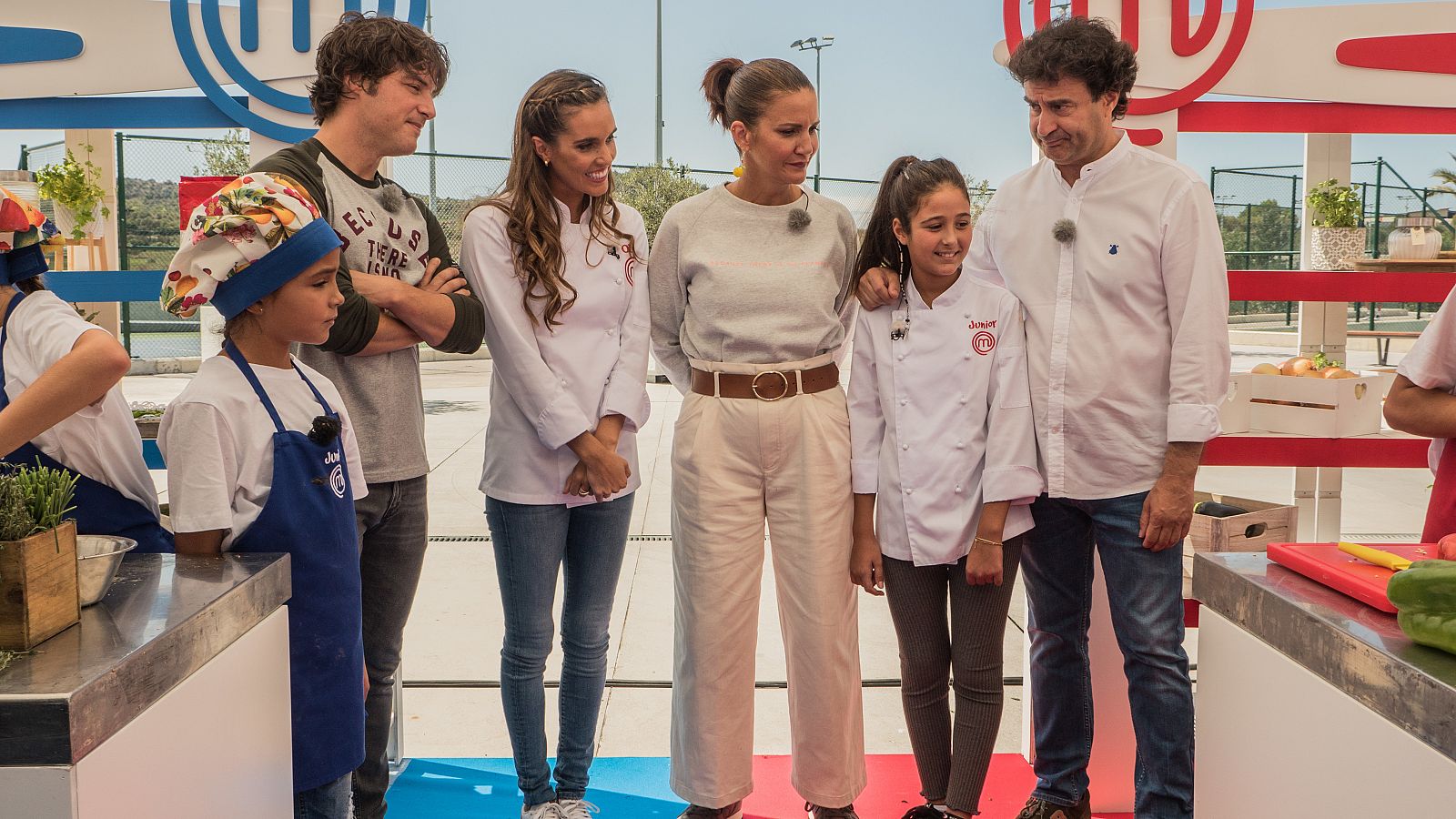 MasterChef Junior 7 - Ona Carbonell y Paula de MasterChef Junior 6 visitan a los nuevos aspirantes