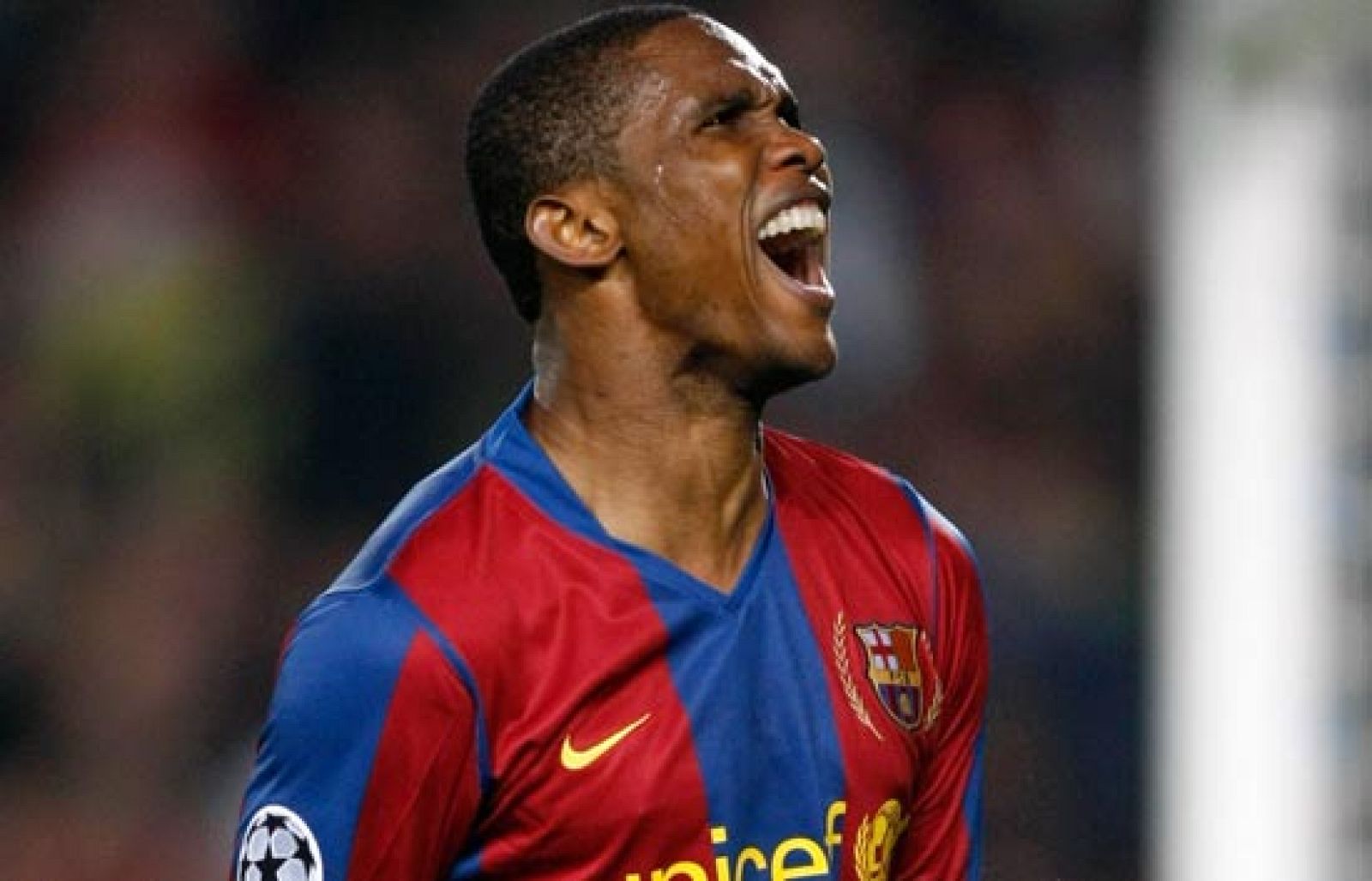 Samuel Eto'o tiene en su mano la resolución del fichaje de Ibrahimovic. Podría ir directamente a Milán sin pasar por Barcelona a su regreso de las vacaciones. El resto de equipos comienza a tocar balón. 